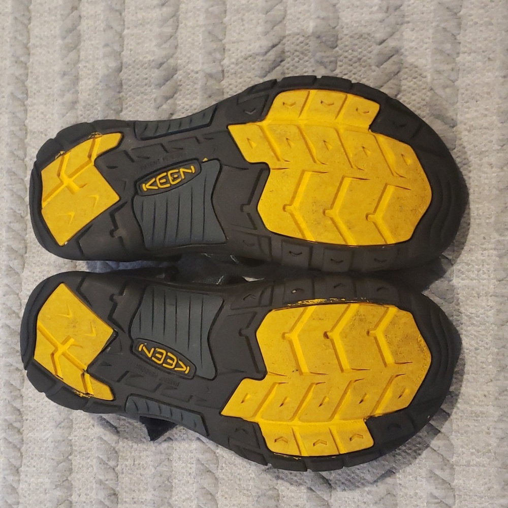 Keen Big Kids Newport H2 Waterproof Unisex Hiking Water Shoes EUC Sz 4 - Picture 2 of 5